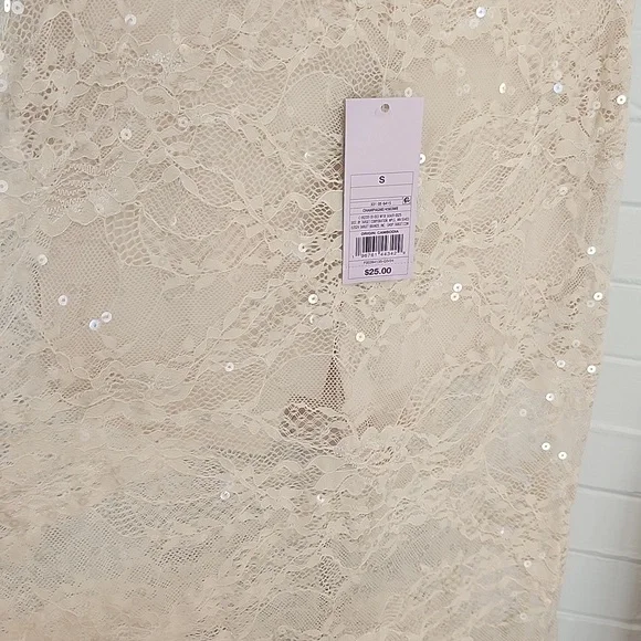 Elegant Cream Lace Skirt, Small - Picture 5 of 7